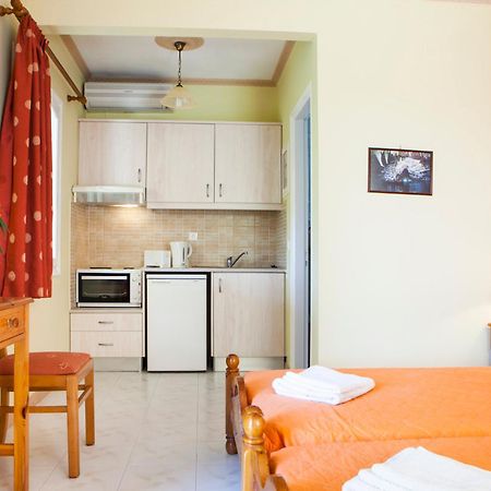 Tzivras Villa & Apartments Lassi  Bilik gambar