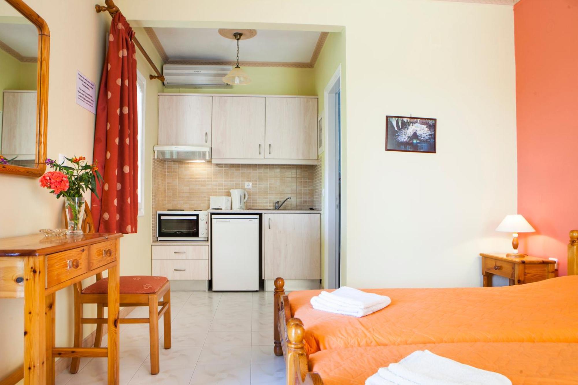 Tzivras Villa & Apartments Lassi  Bilik gambar
