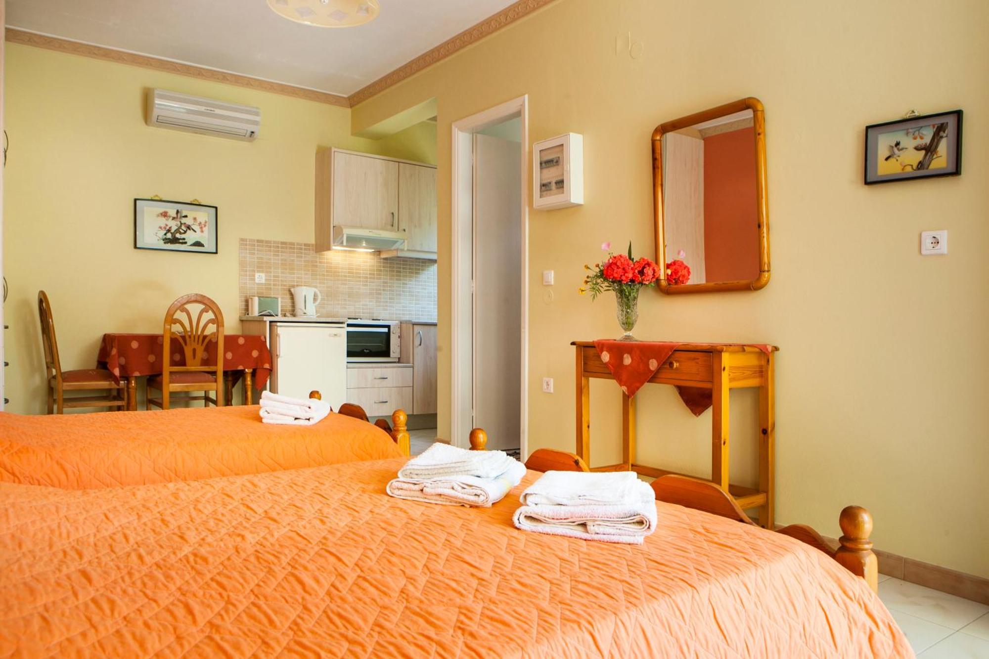 Tzivras Villa & Apartments Lassi  Bilik gambar