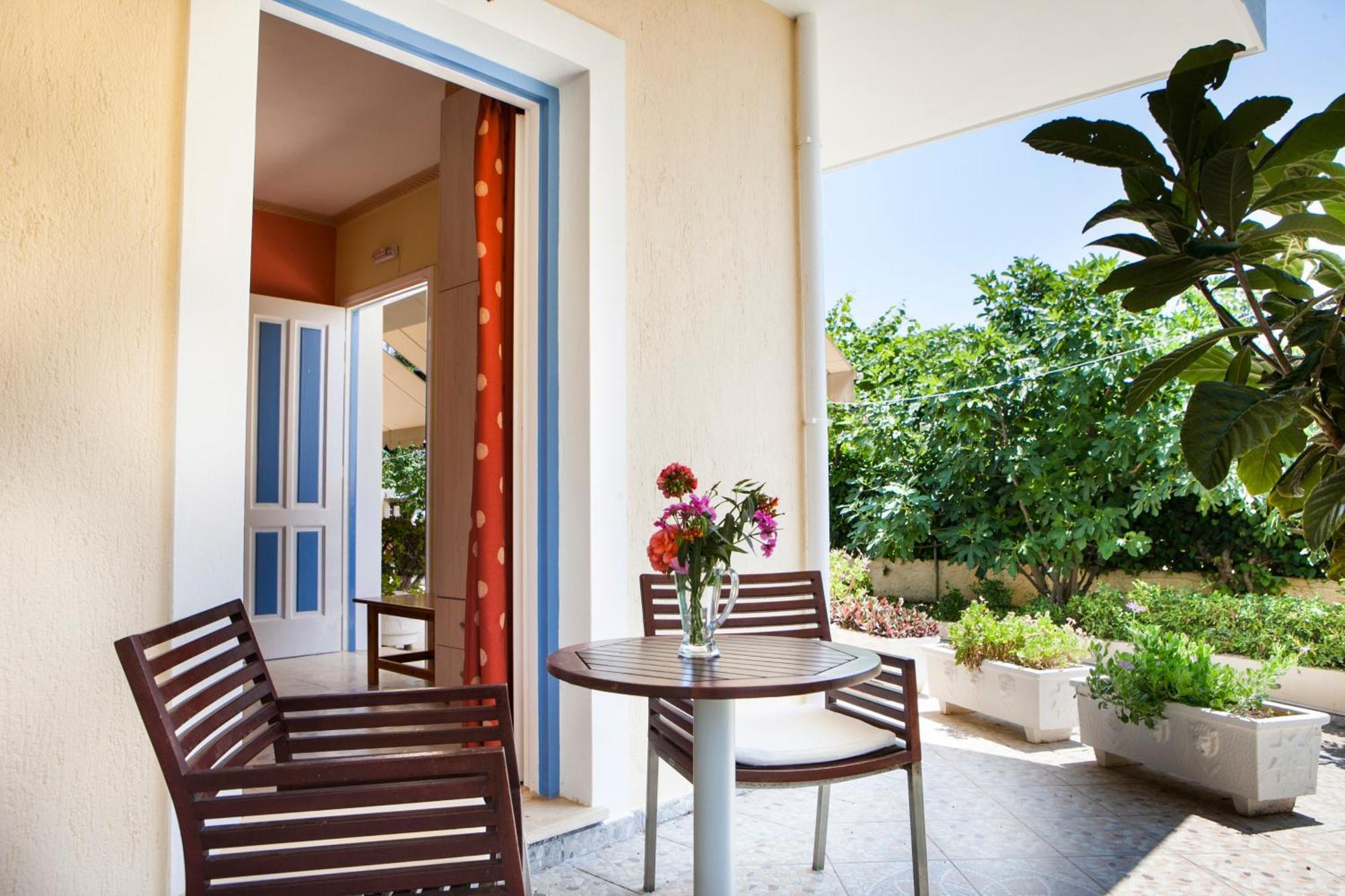 Tzivras Villa & Apartments Lassi  Bilik gambar