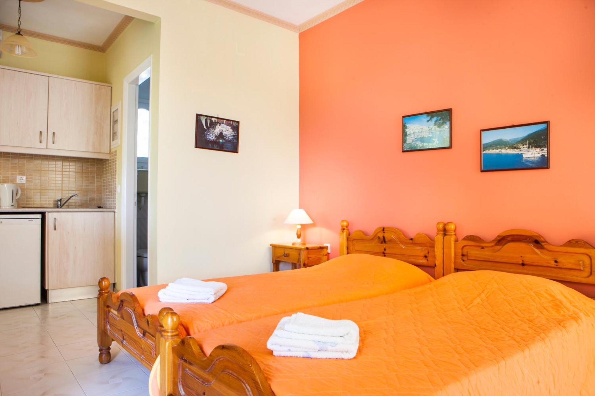 Tzivras Villa & Apartments Lassi  Bilik gambar