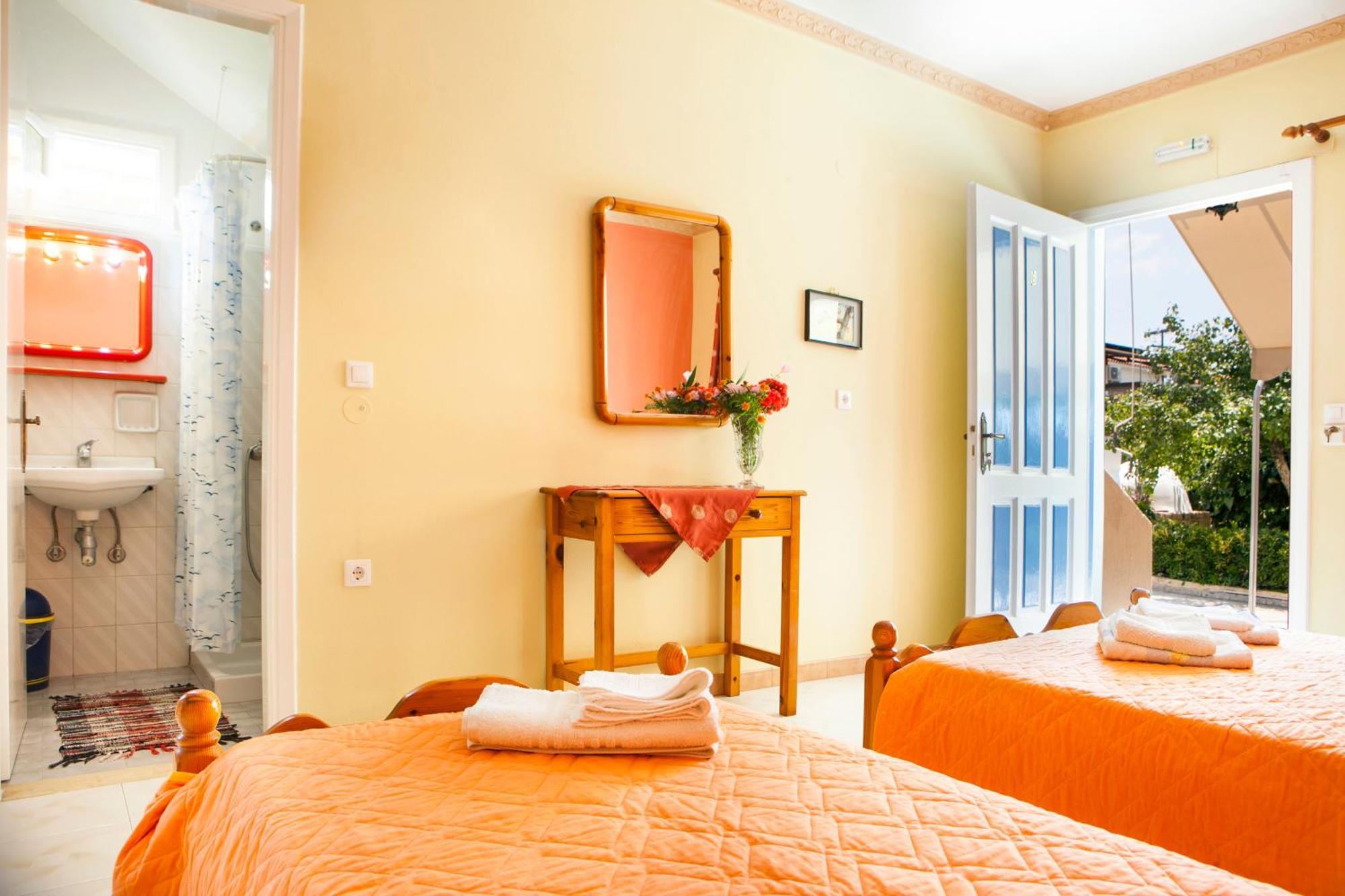 Tzivras Villa & Apartments Lassi  Bilik gambar