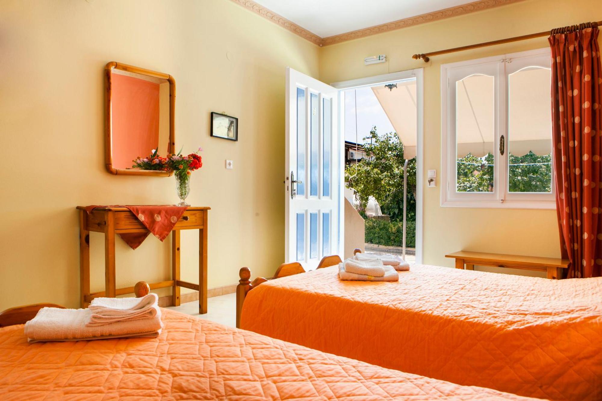 Tzivras Villa & Apartments Lassi  Bilik gambar