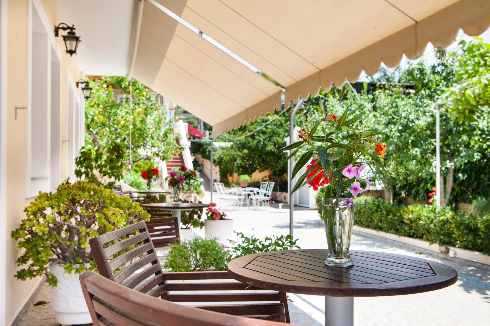 Tzivras Villa & Apartments Lassi  Bilik gambar